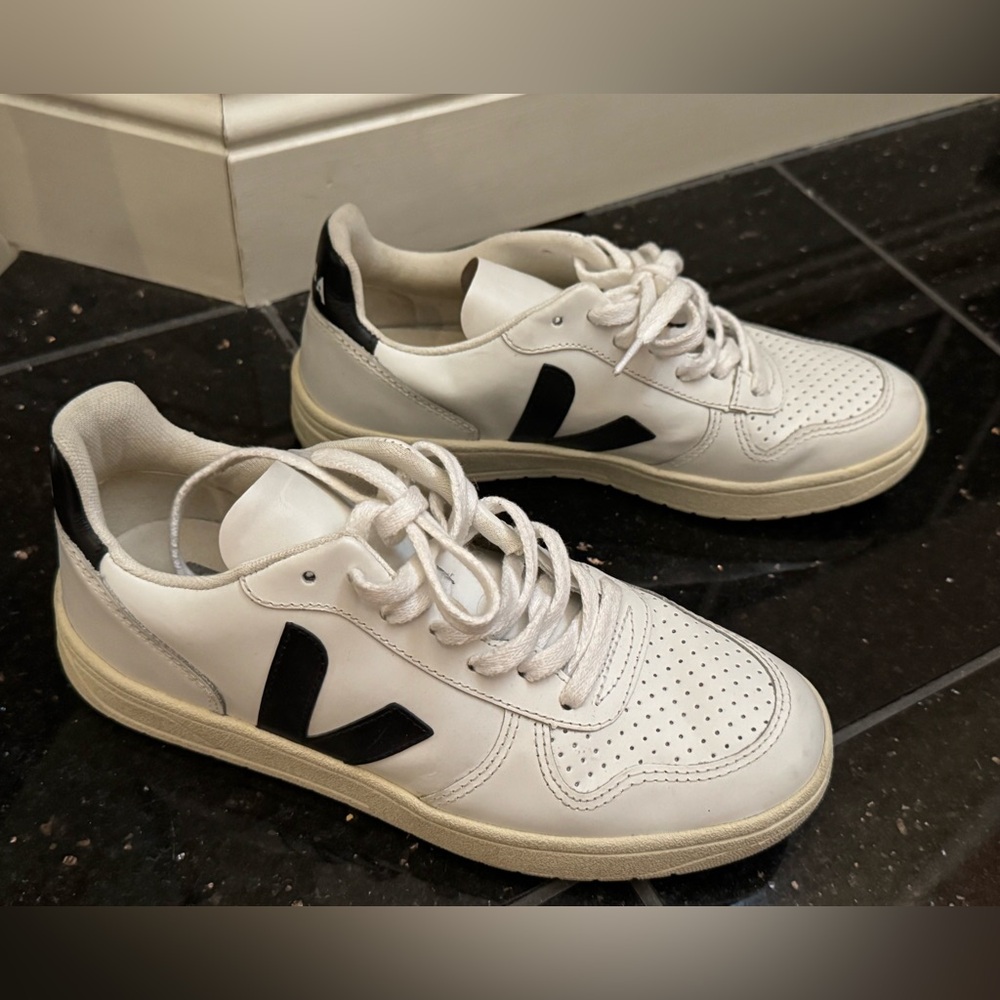 Veja size 7 in great condition - Picture 5 of 8